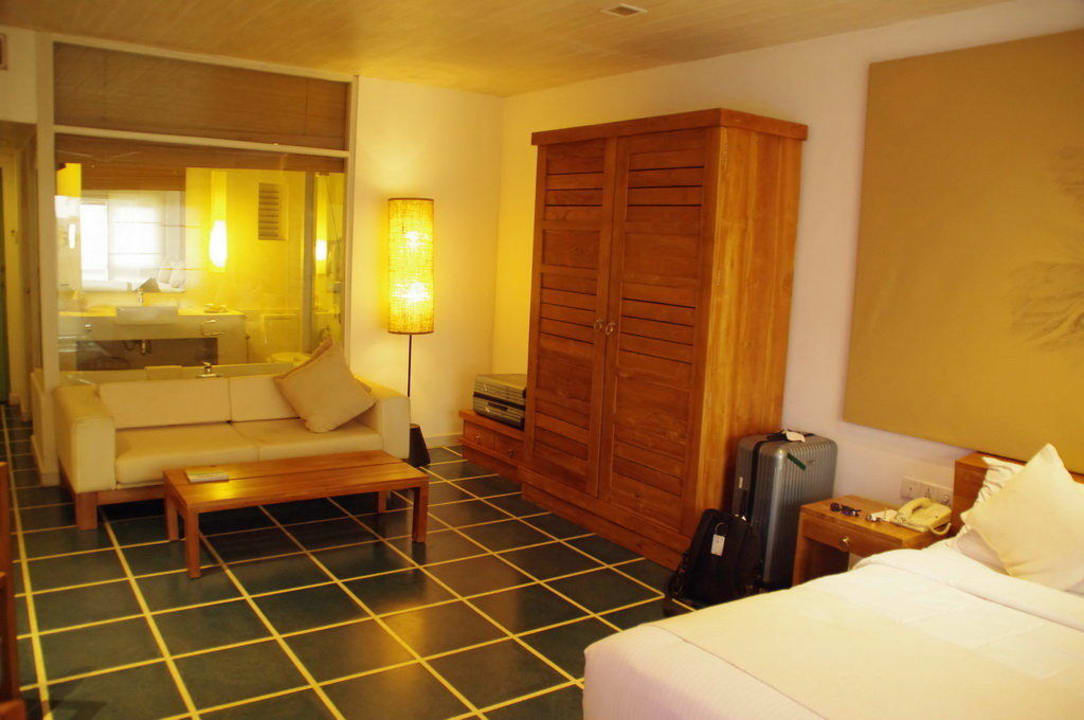 Genügend Platz für Kleidung etc. Hotel Jetwing Blue