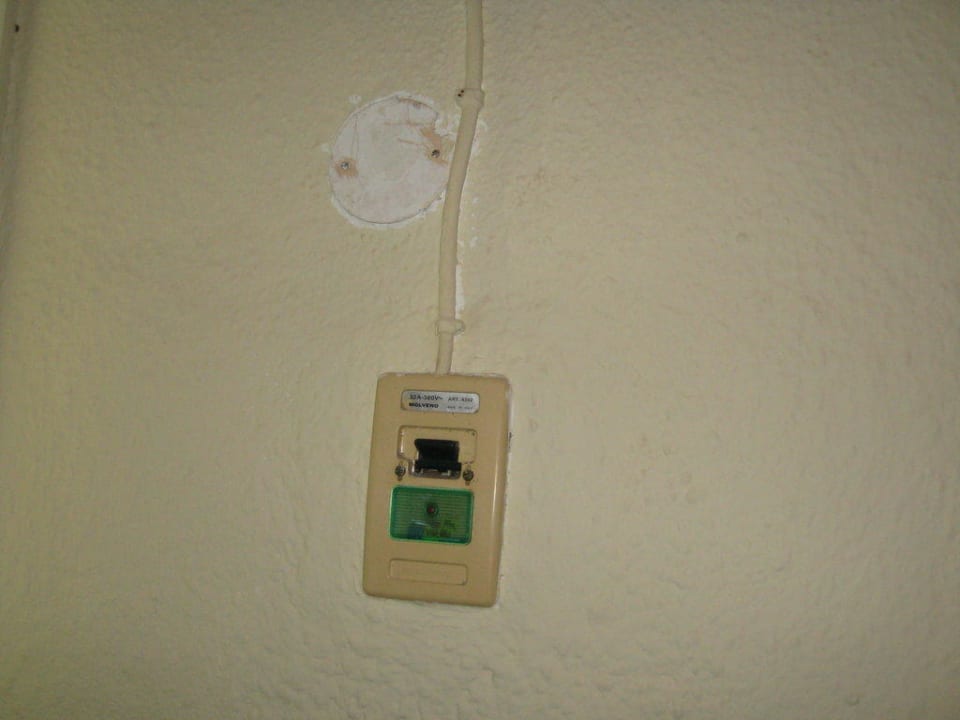 Leitung über Putz Hotel Senegambia Beach