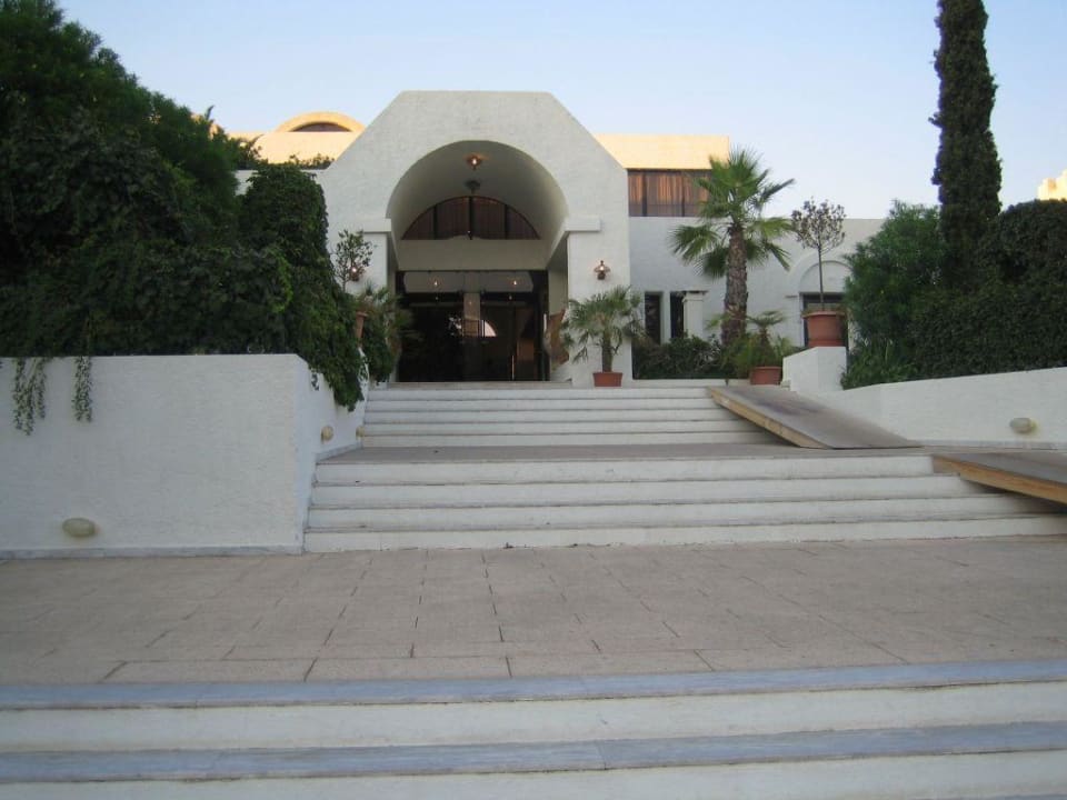 Hoteleingang TUI BLUE Oceanis Beach and Spa Resort