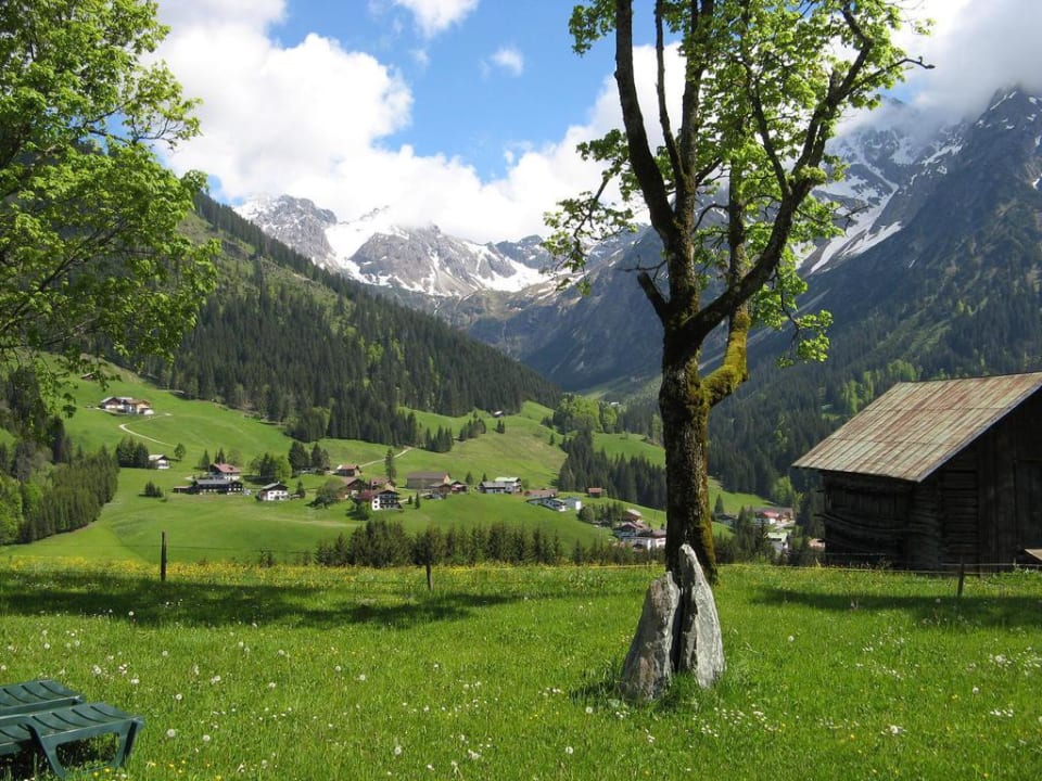 Ausblick vom der Liege im Garten Haller´s Geniesserhotel