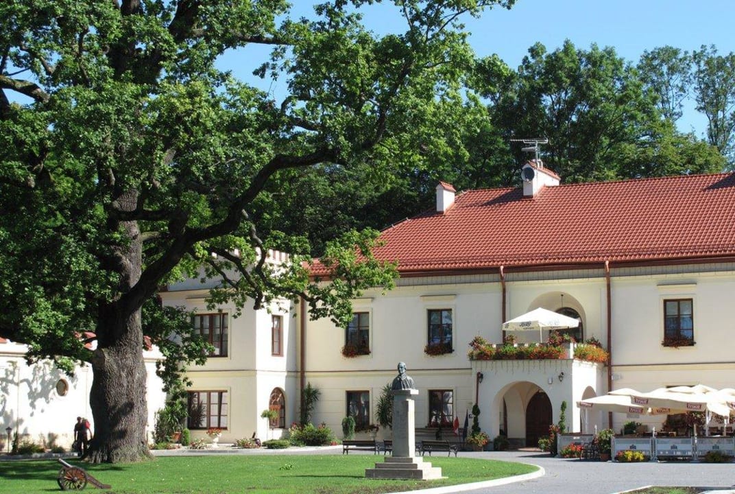 Zamek Dubiecko - wejście główne Hotel Zamek Dubiecko