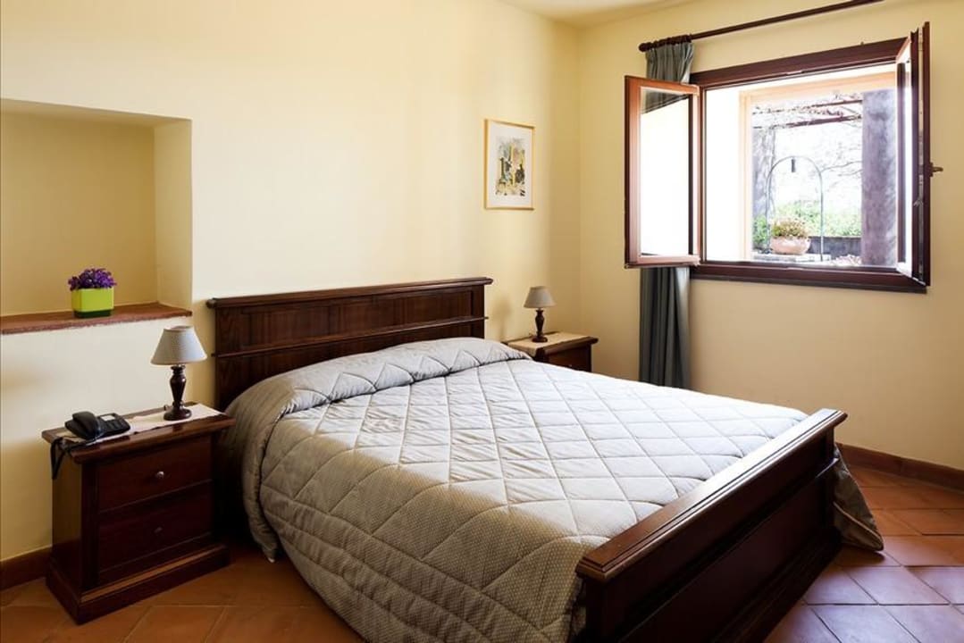 Camera matrimoniale a piano terra Hotel La Terra Del Mezzo