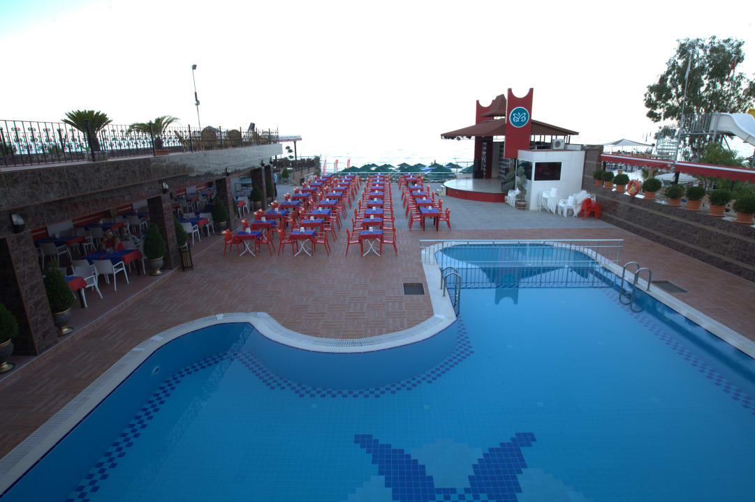 Pool Aleria Belport Beach Hotel