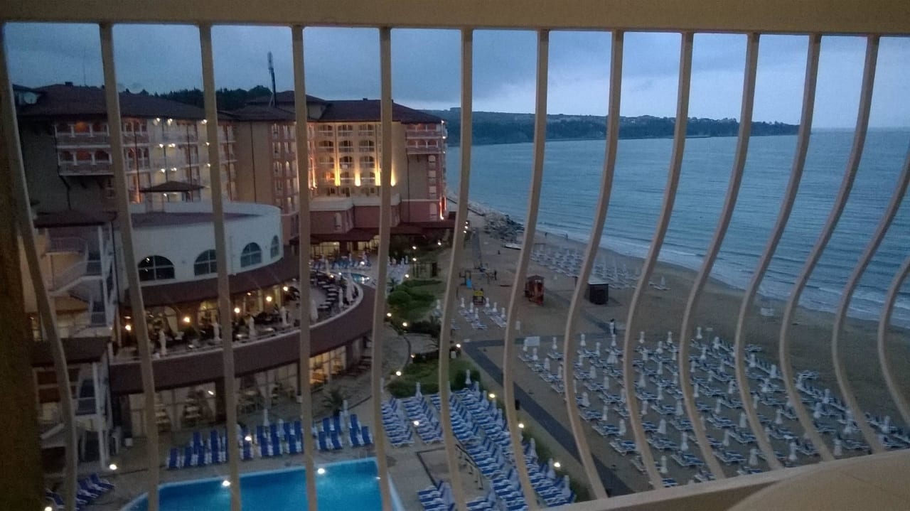 Hotel wieczorem Sol Luna Bay