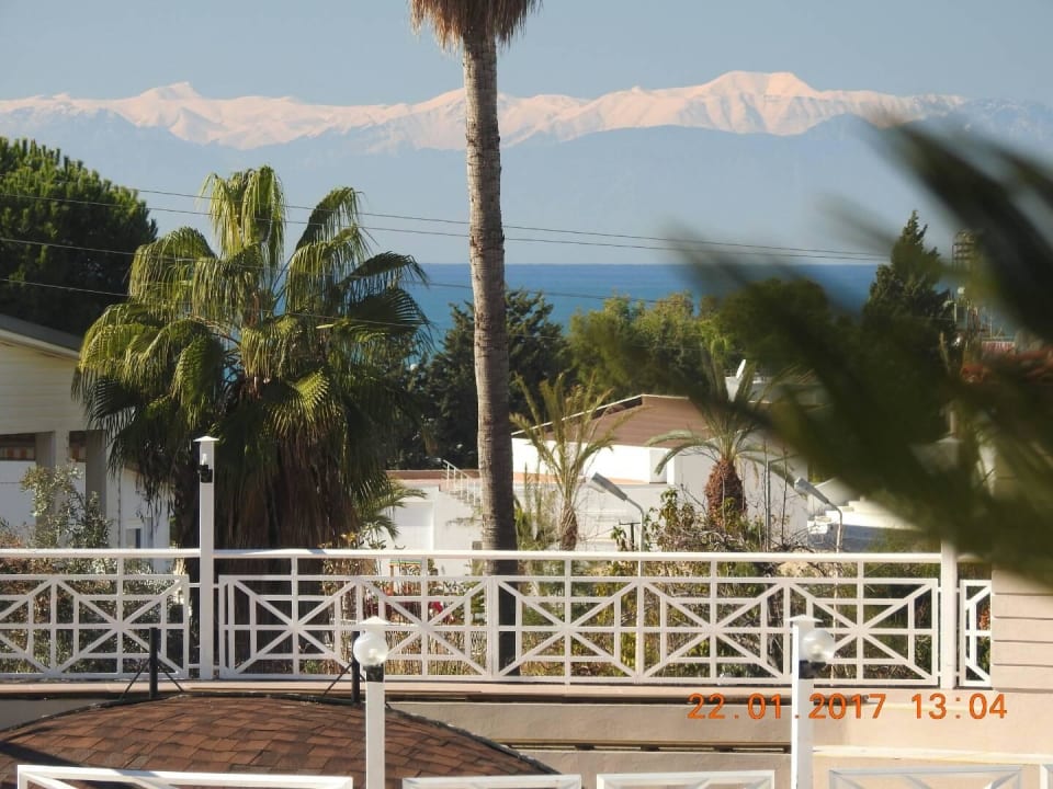 Blick auf die Berge und Meer  Seaden Corolla Hotel