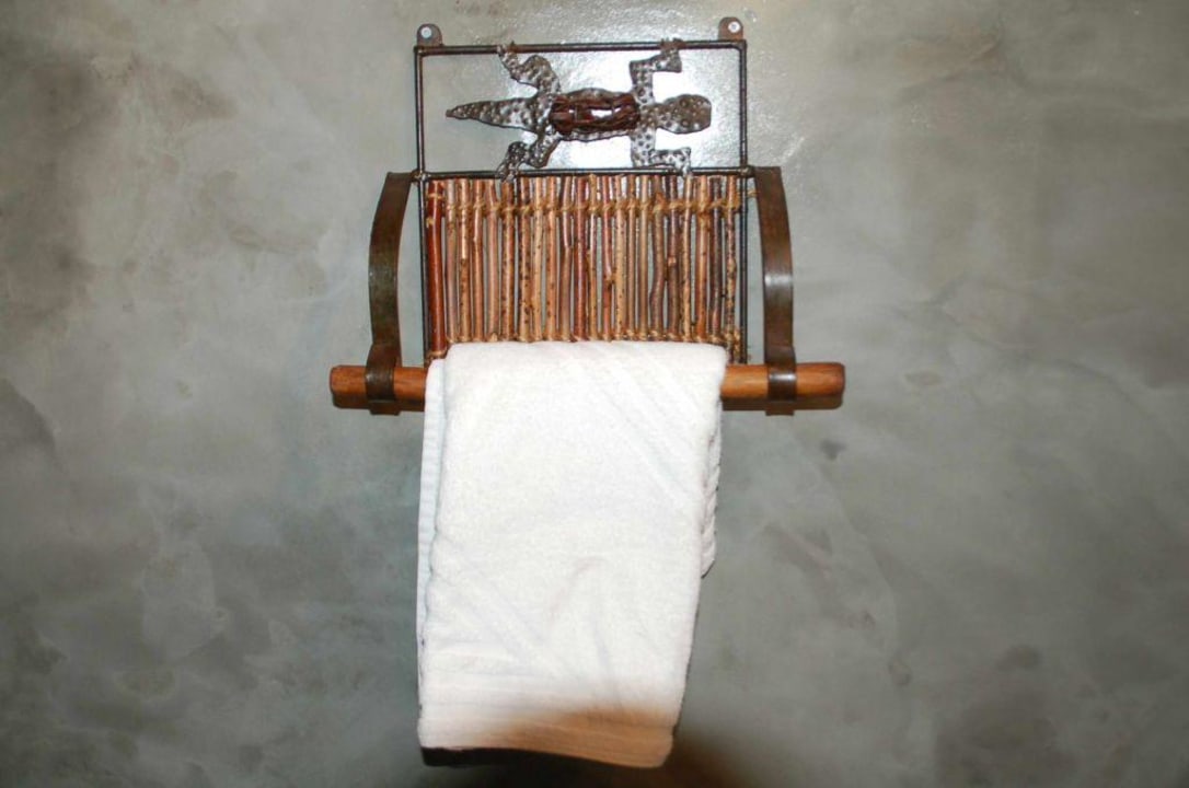 Originelle Handtuch-Halter im Bad Okaukuejo Camp
