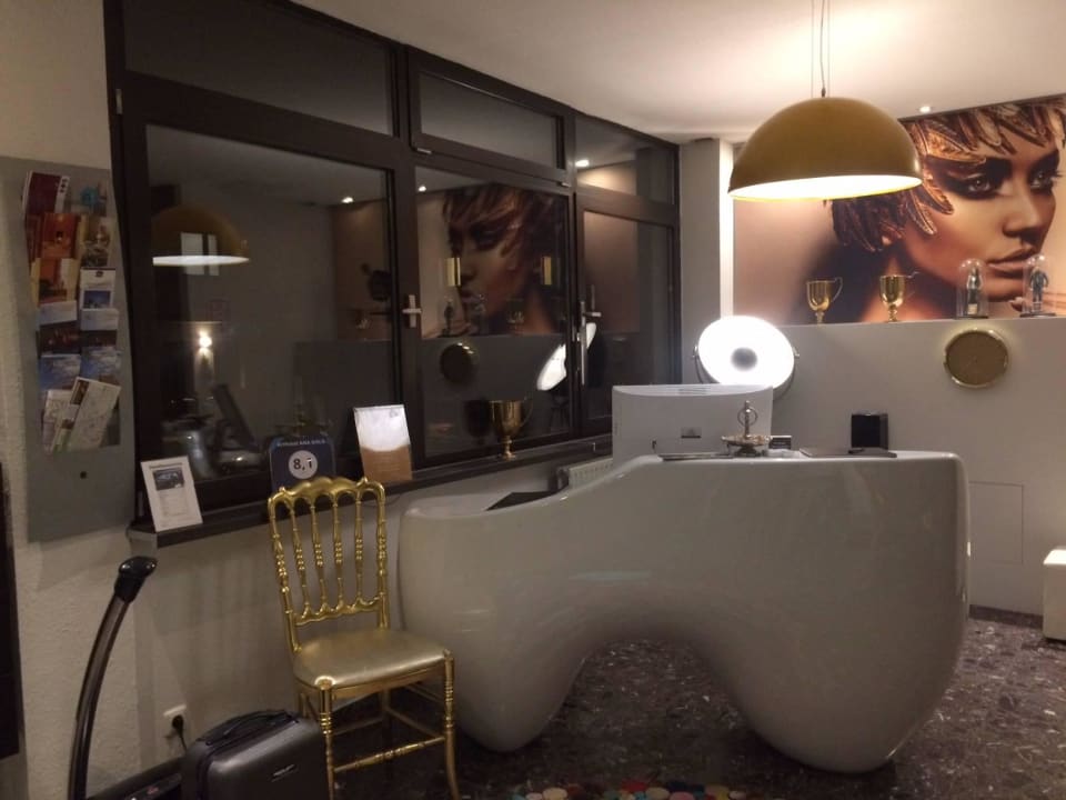 Rezeption, bitte klingeln Arthotel ANA GOLD