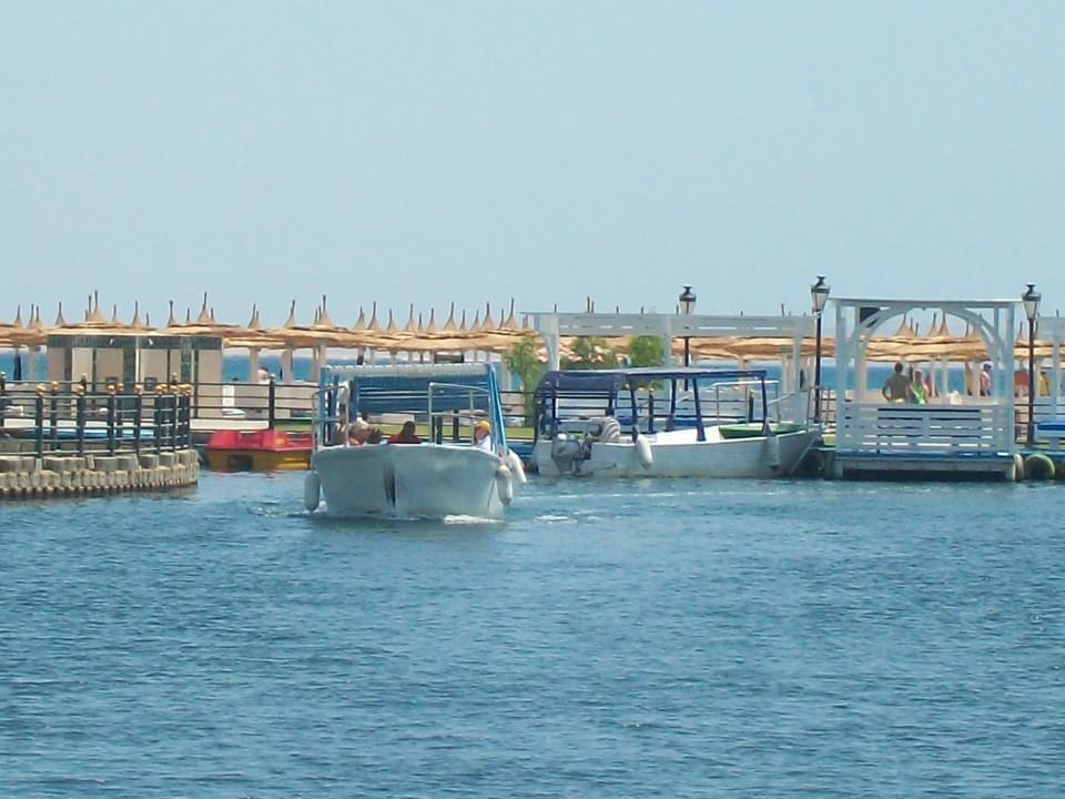 Mit dem Schiff auf der Lagune Pickalbatros Dana Beach Resort - Hurghada