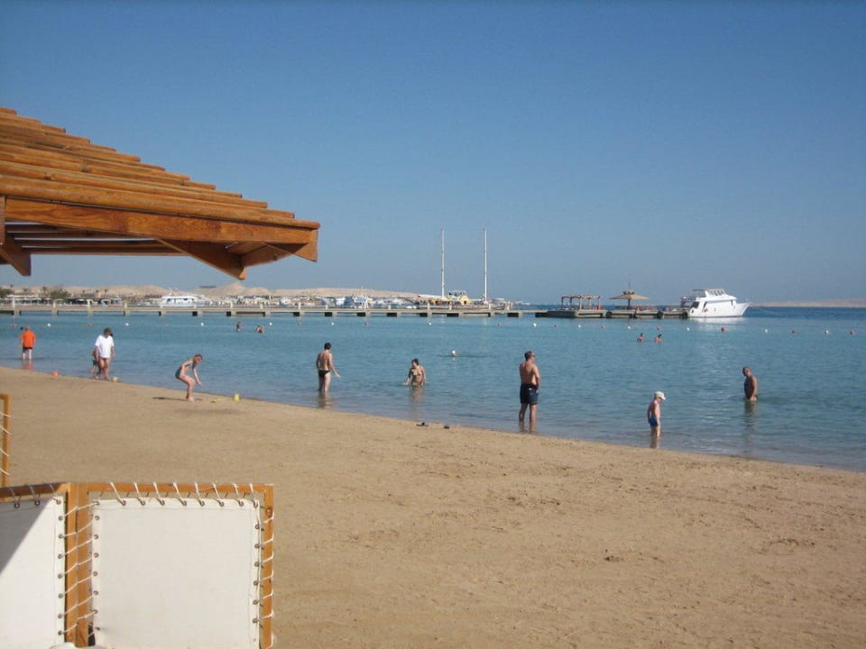 Strand mit Bootsteg Steigenberger ALDAU Beach Hotel