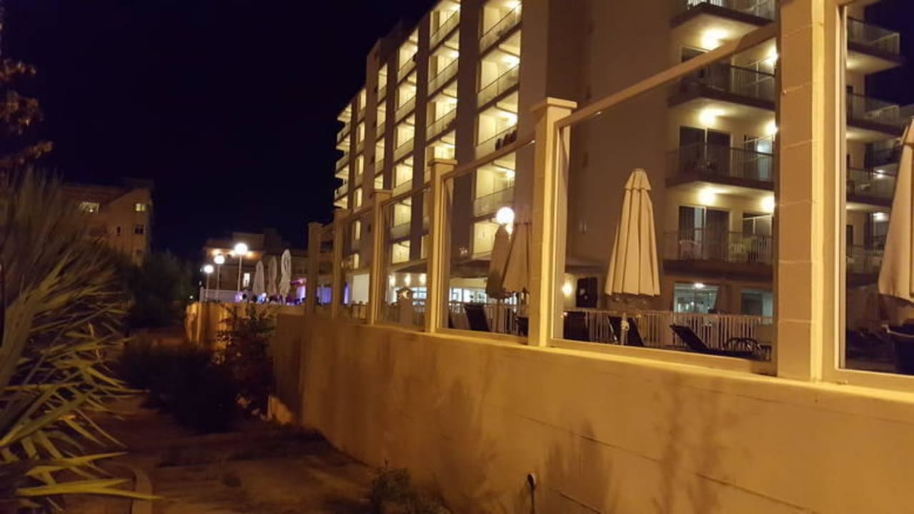 Hotelanlage von außen BQ Apolo Hotel