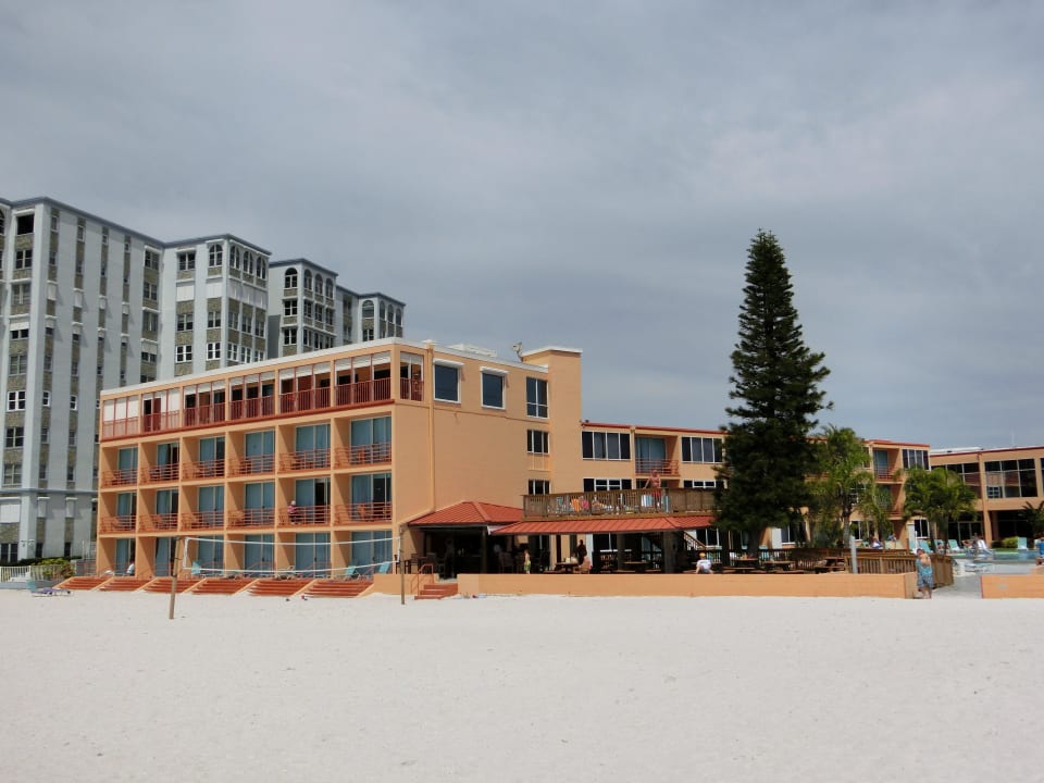 Blick vom Strand  (Oberste Etage ist privat!) Hotel Dolphin Beach Resort