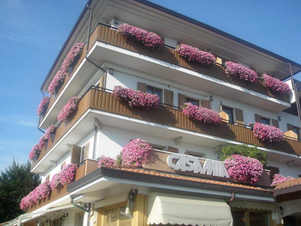 Bild auf das Hotel von der Straßenseite Parc Hotel Casa Mia