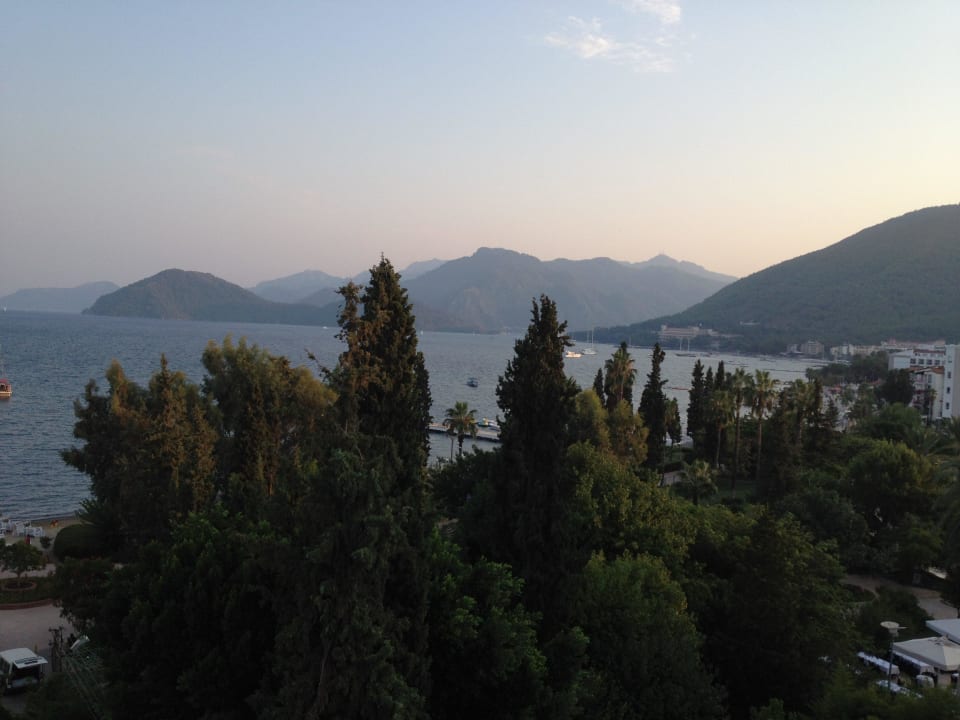 Blick vom Dach Kayamaris Hotel