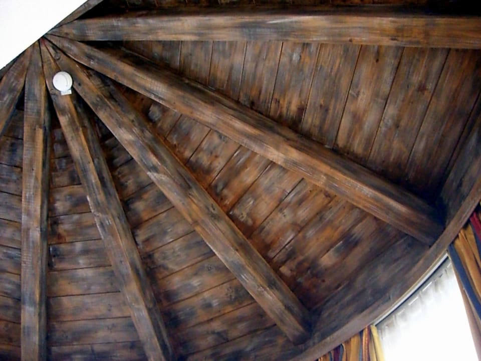 Besondere Holzdecke in der Turmsuite Sonnhof Alpendorf - Adults only