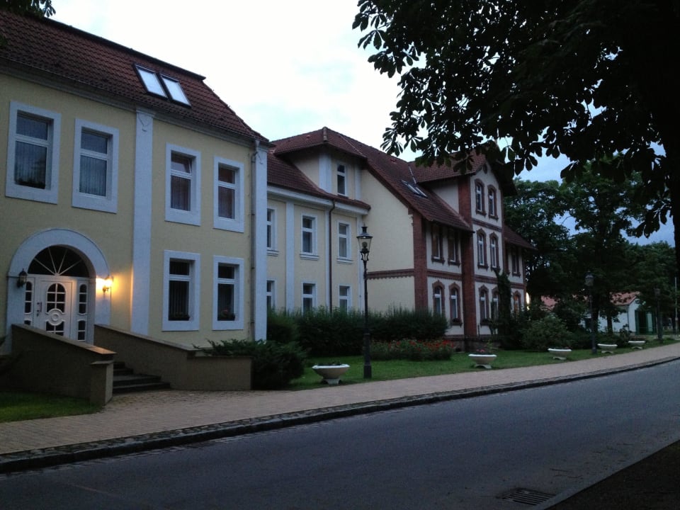 Hotel in der Abenddämmerung Parkhotel Pretzsch