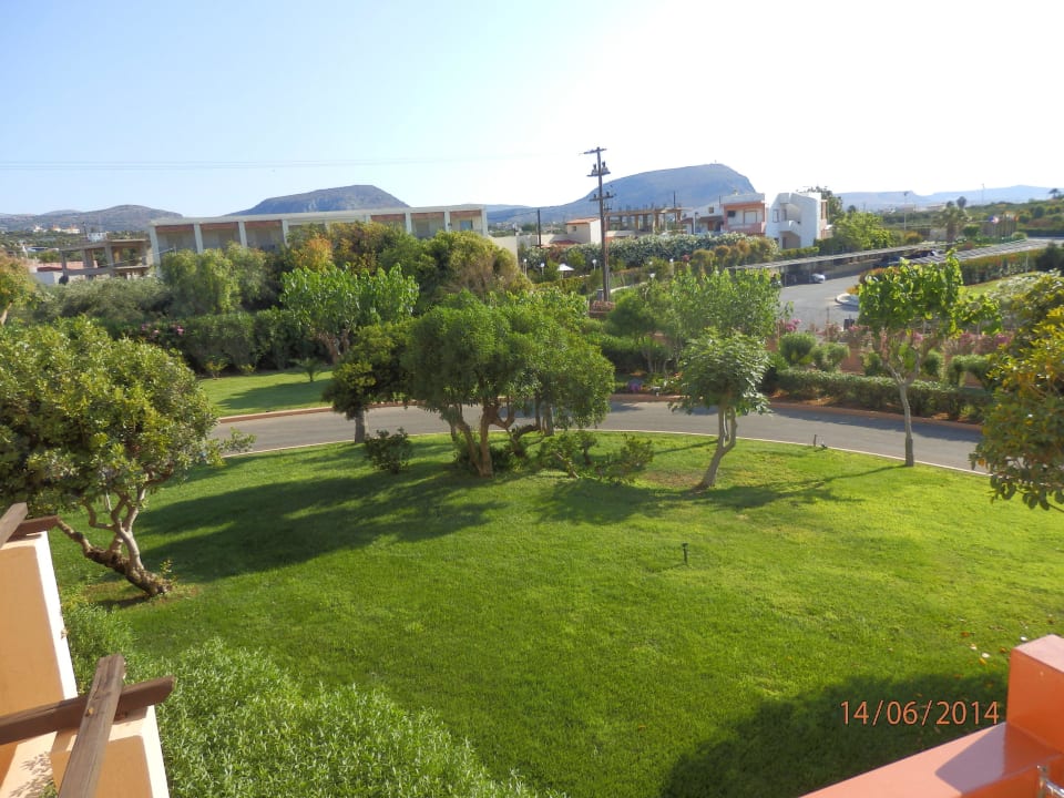 Blick in den Garten Anissa Beach & Village