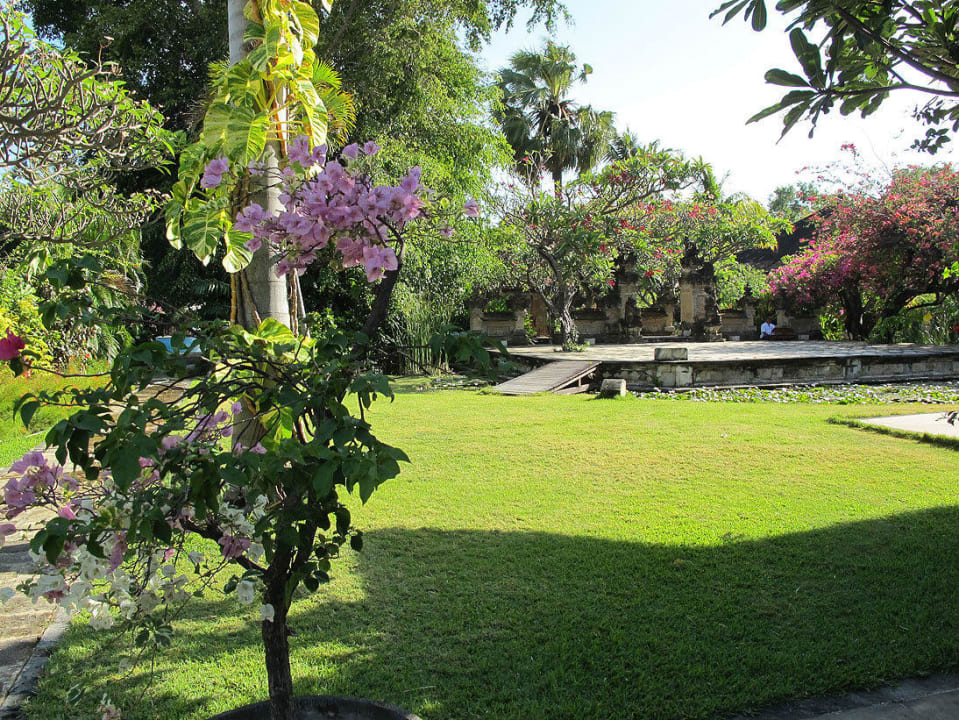 Freiluft-Bühne Hotel Matahari Beach Resort & Spa