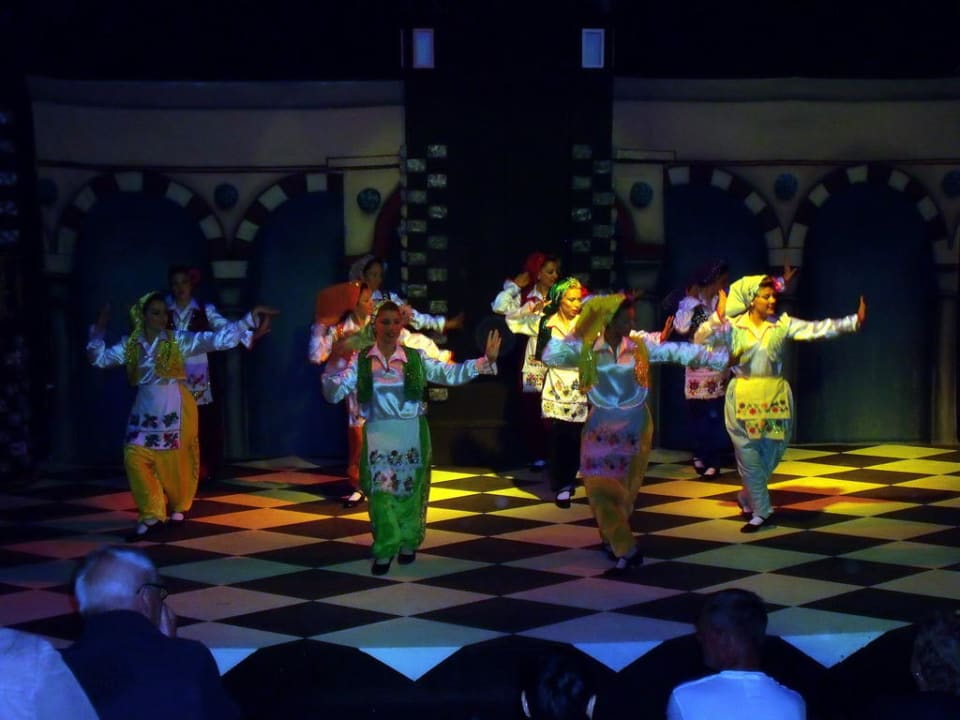 Tanzshow am Abend Sunis Evren Beach Resort Hotel & Spa