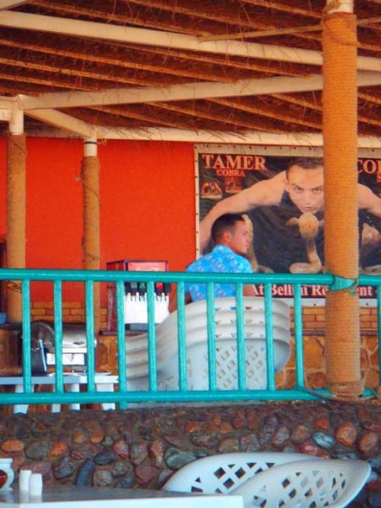 Taher (Tito) von der Strandbar Titanic Beach Spa & Aqua Park