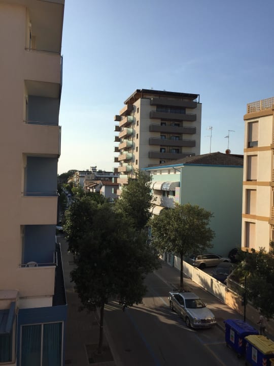 Blick in Richtung Einkaufsstraße Hotel Calipso