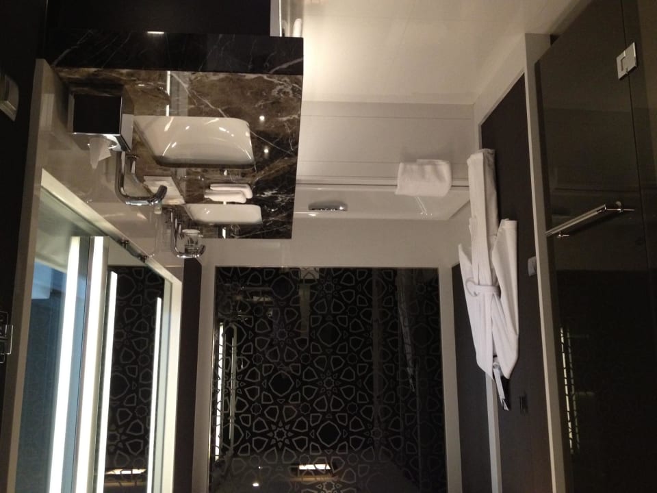Blick ins Badezimmer Hotel Le Meridien Istanbul Etiler