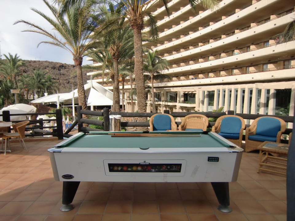 Al lado de la piscina  Gloria Palace San Agustin Thalasso & Hotel