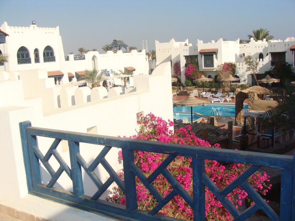 Widok na basen Mazar Resort & Spa