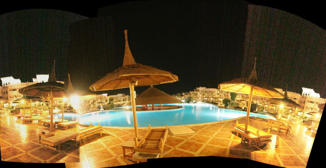 Poolanlage bei Nacht Pickalbatros Palace Resort