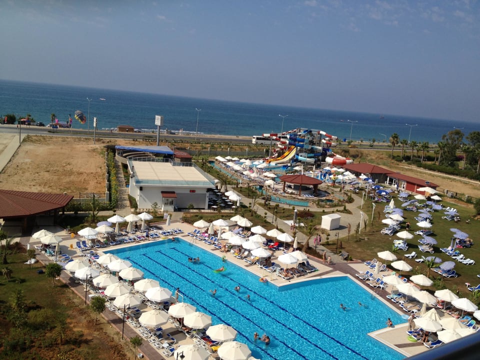 Blick vom Seaside Room 3 Et. zum Pool Kahya Resort Aqua & Spa