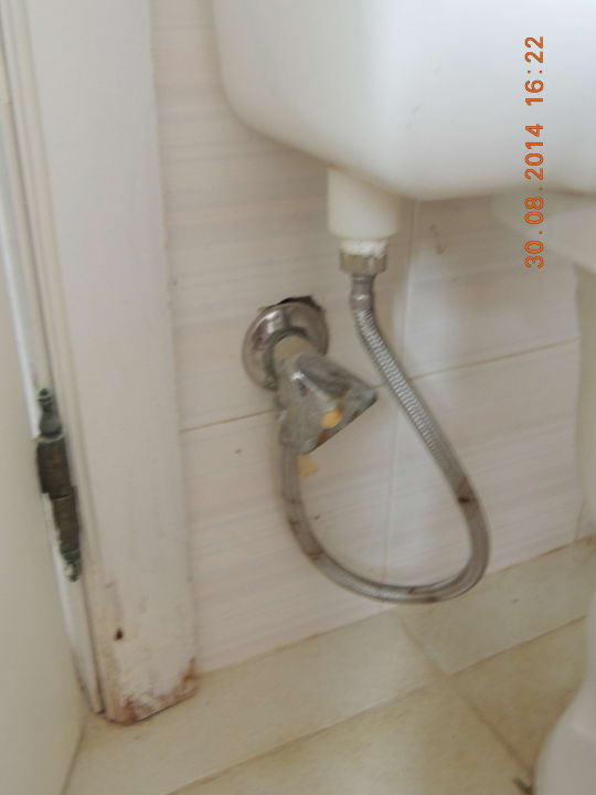 Dreck und Schmutz überall ! Comino Hotel & Bungalows