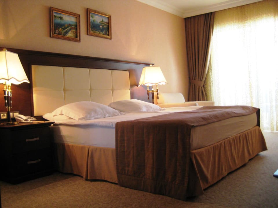 Deluxe Room Latanya Park Resort