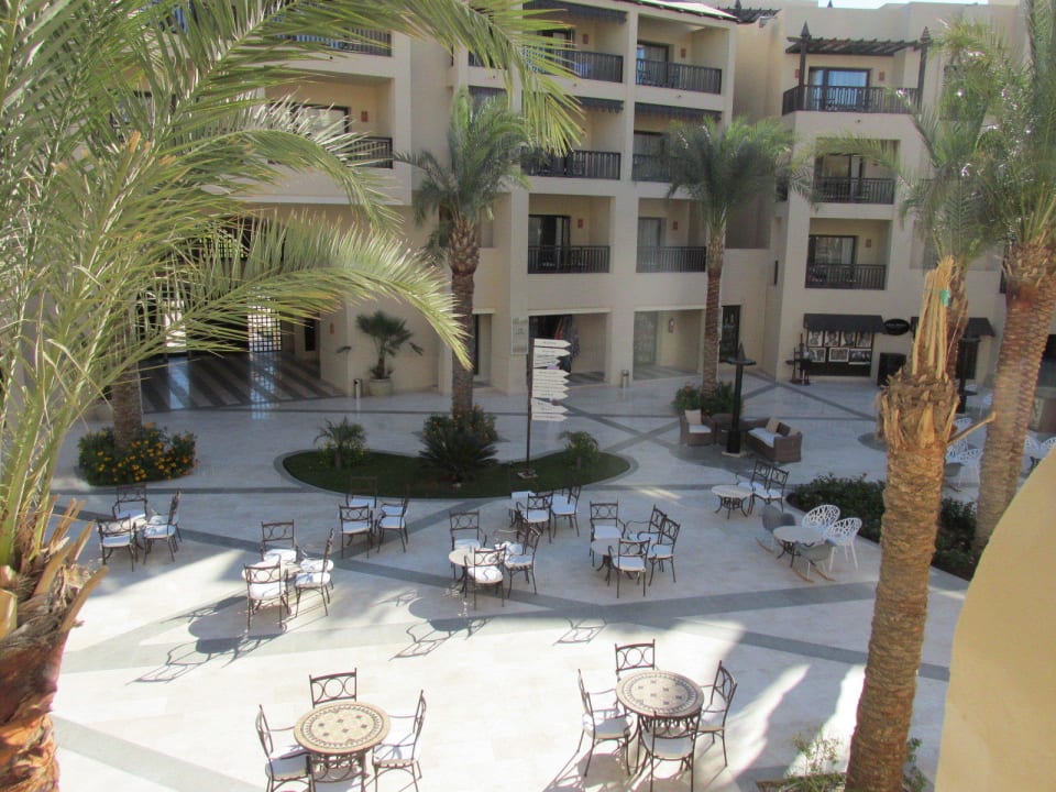 Innenhof Steigenberger Aqua Magic