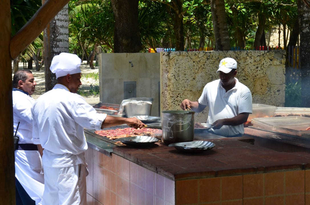 Barbecue am Strand Iberostar Waves Costa Dorada