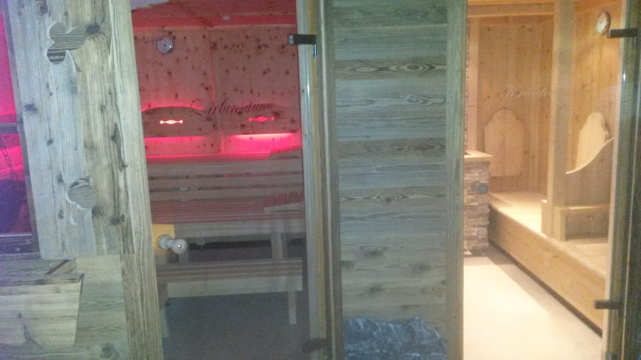 Saunen Kräuterstadel R. & Zwirbel Sauna L. Hotel Berghof