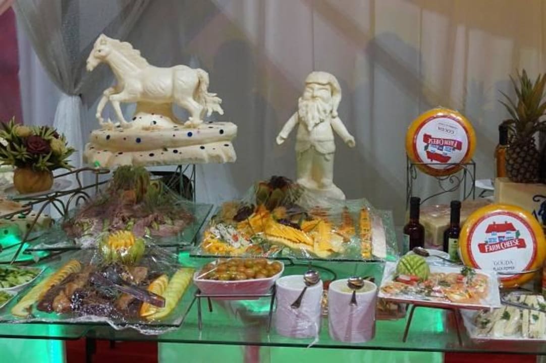 Buffet Aufbau mit Leckereien  Pickalbatros Alf Leila Wa Leila Resort - Neverland Hurghada