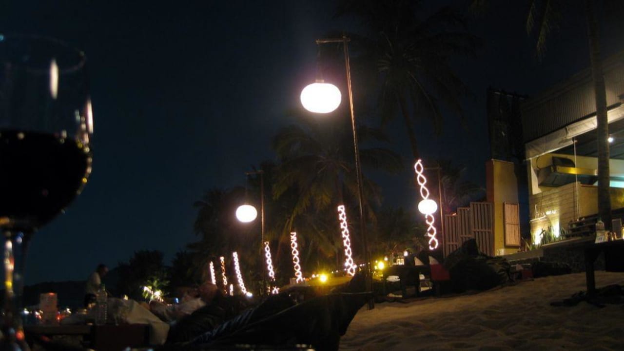 Abendessen am Strand NH Collection Samui Peace Resort