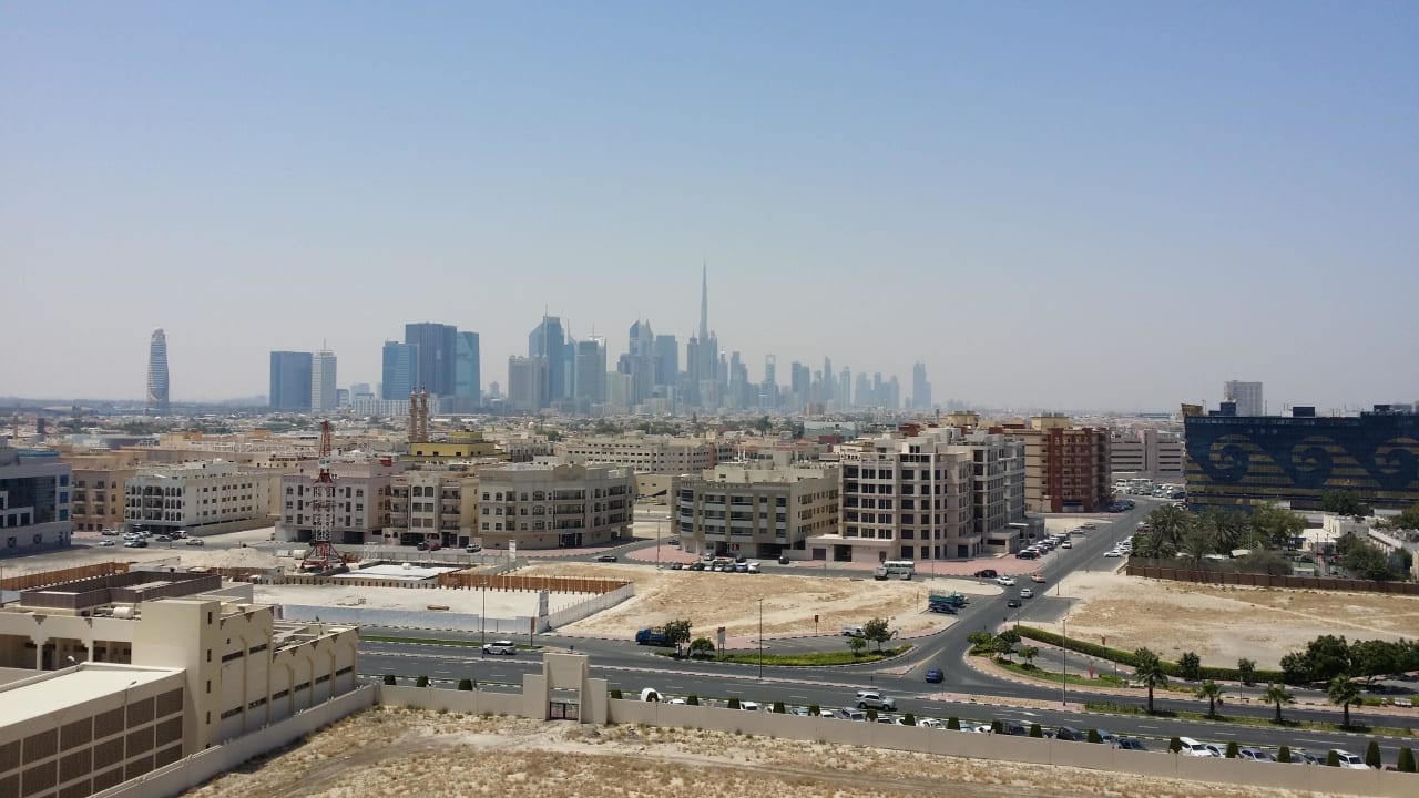 Aussicht auf Downtown vom Pool The Canvas Hotel Dubai MGallery By Sofitel