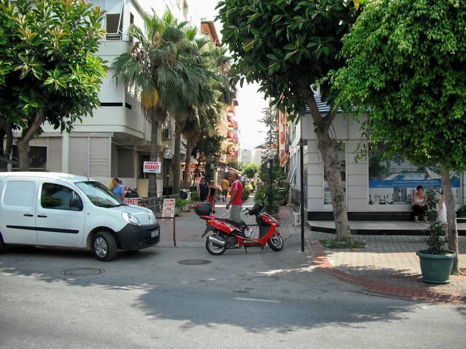Fußweg zum Hotel Hotel Kleopatra Develi