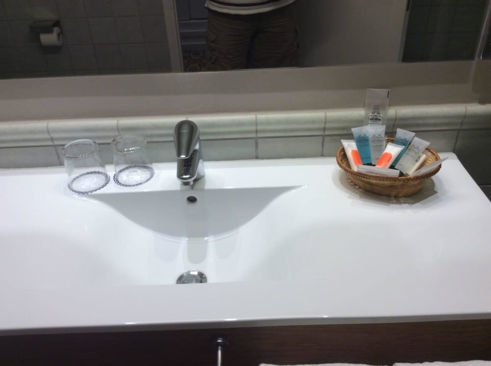 Waschbecken und Kosmetik 1881 Hotel Balneario Vichy Catalan