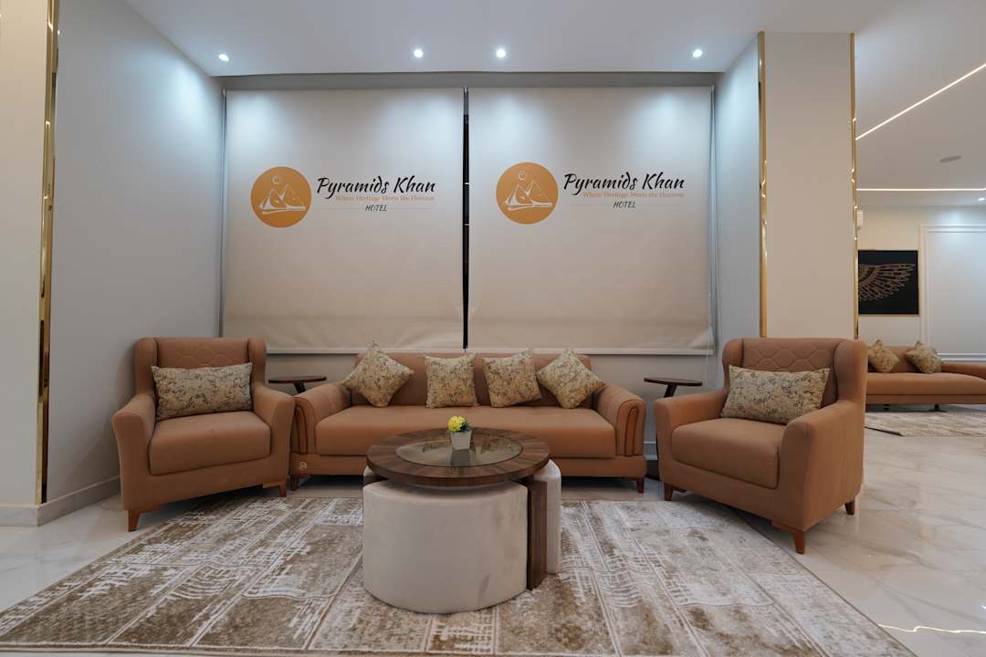 Lobby Pyramids Khan Hotel