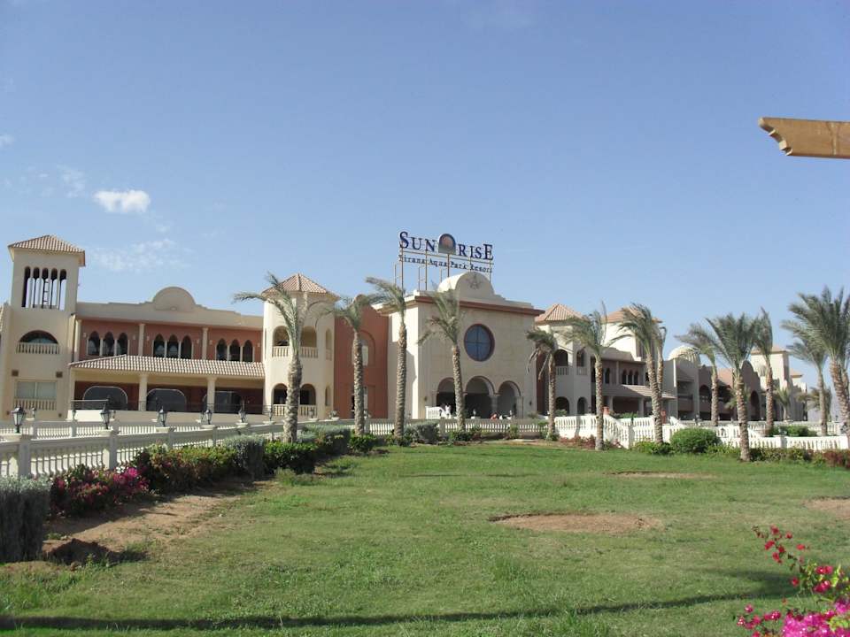 Wygląd zewnętrzny Tirana Aqua Park Resort