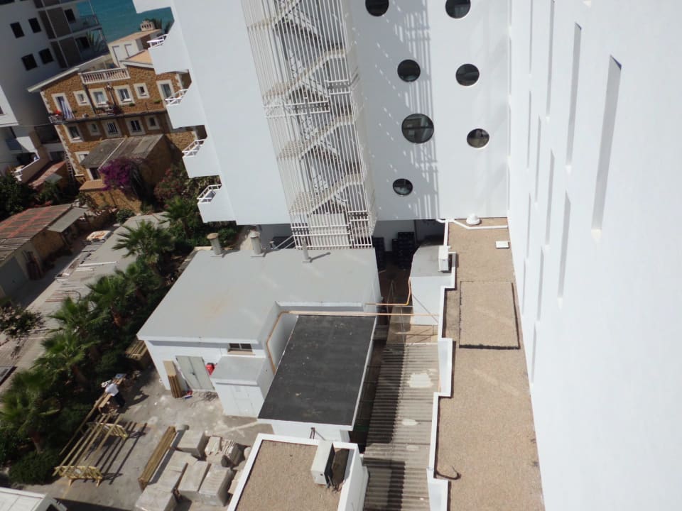 Blick in den Hinterhof der Küche Iberostar Waves Bahia de Palma