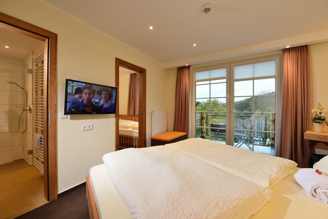 Familienzimmer mit separatem Kinderzimmerchen  Familienhotel Ebbinghof