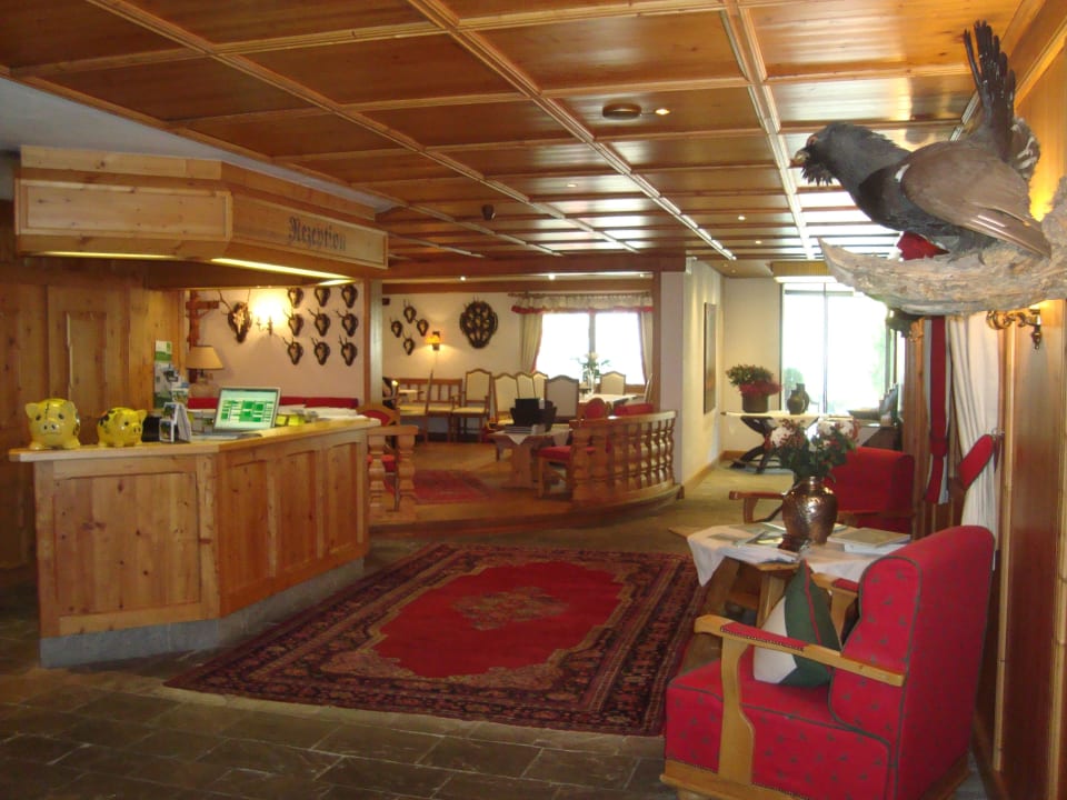 Eingangsbereich und Rezeption Hotel Zinnkrügl