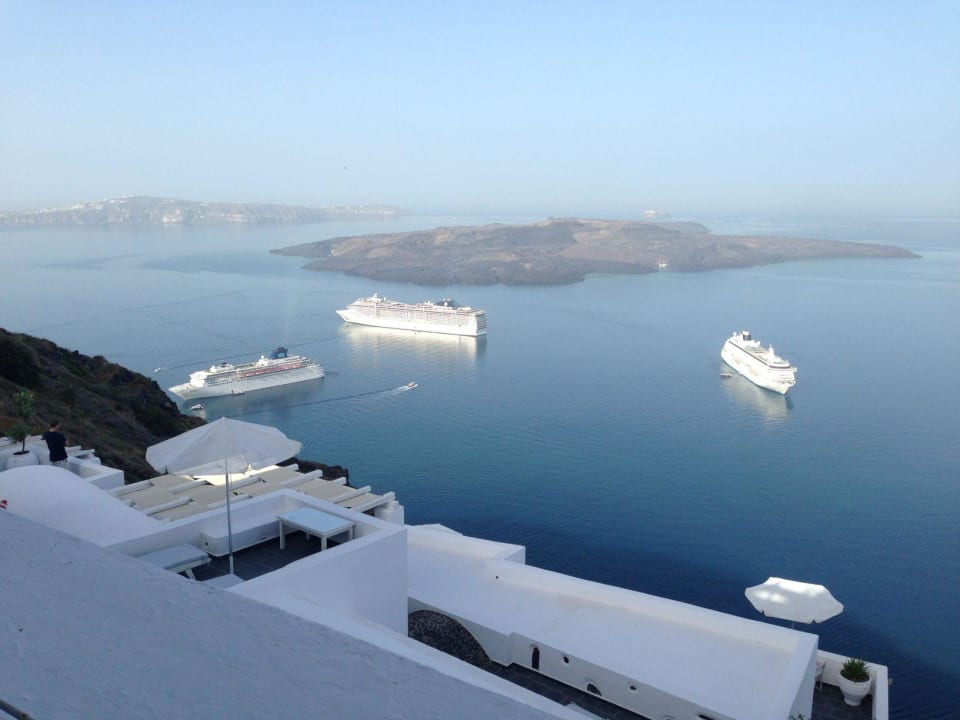 Kreuzfahrtschiffe, Blick von Agali Houses Hotel Agali Houses