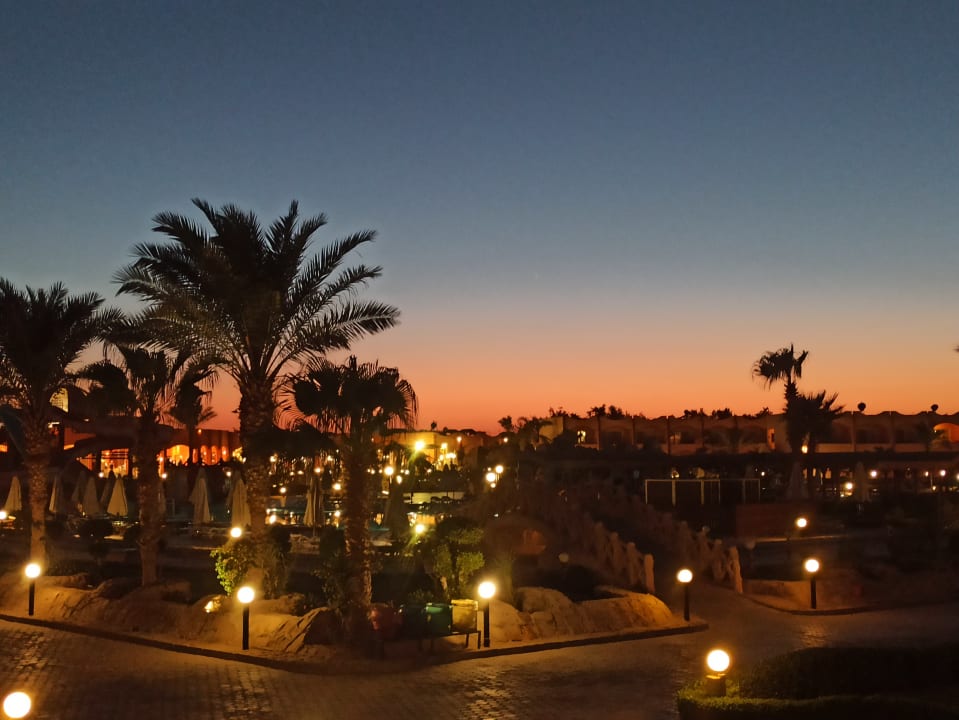 Gartenanlage Three Corners Happy Life Beach Resort