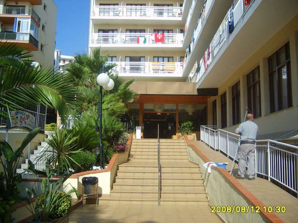 Eingang Hotel Montevista