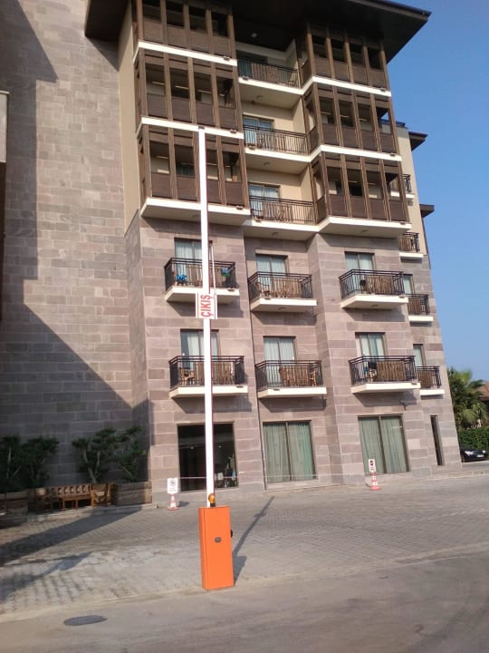 Zimmer zur Straßenseite Calimera Serra Palace