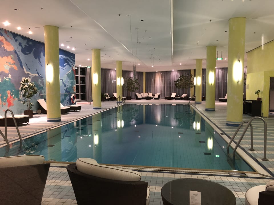 Pool Hilton Munich Airport