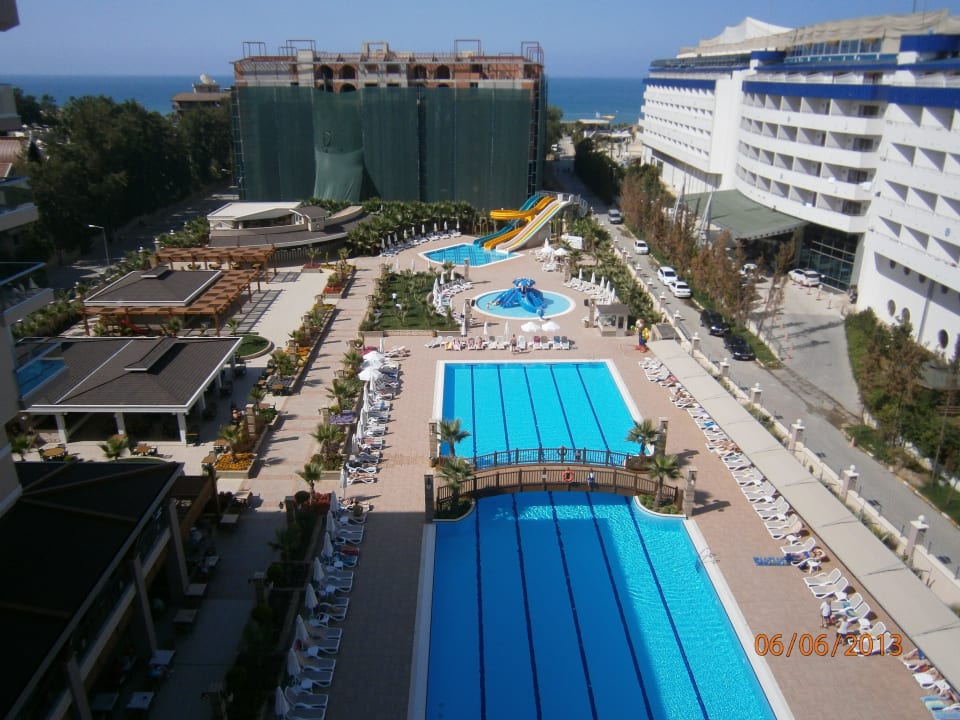 Aussicht zum Pool Dizalya Palm Garden